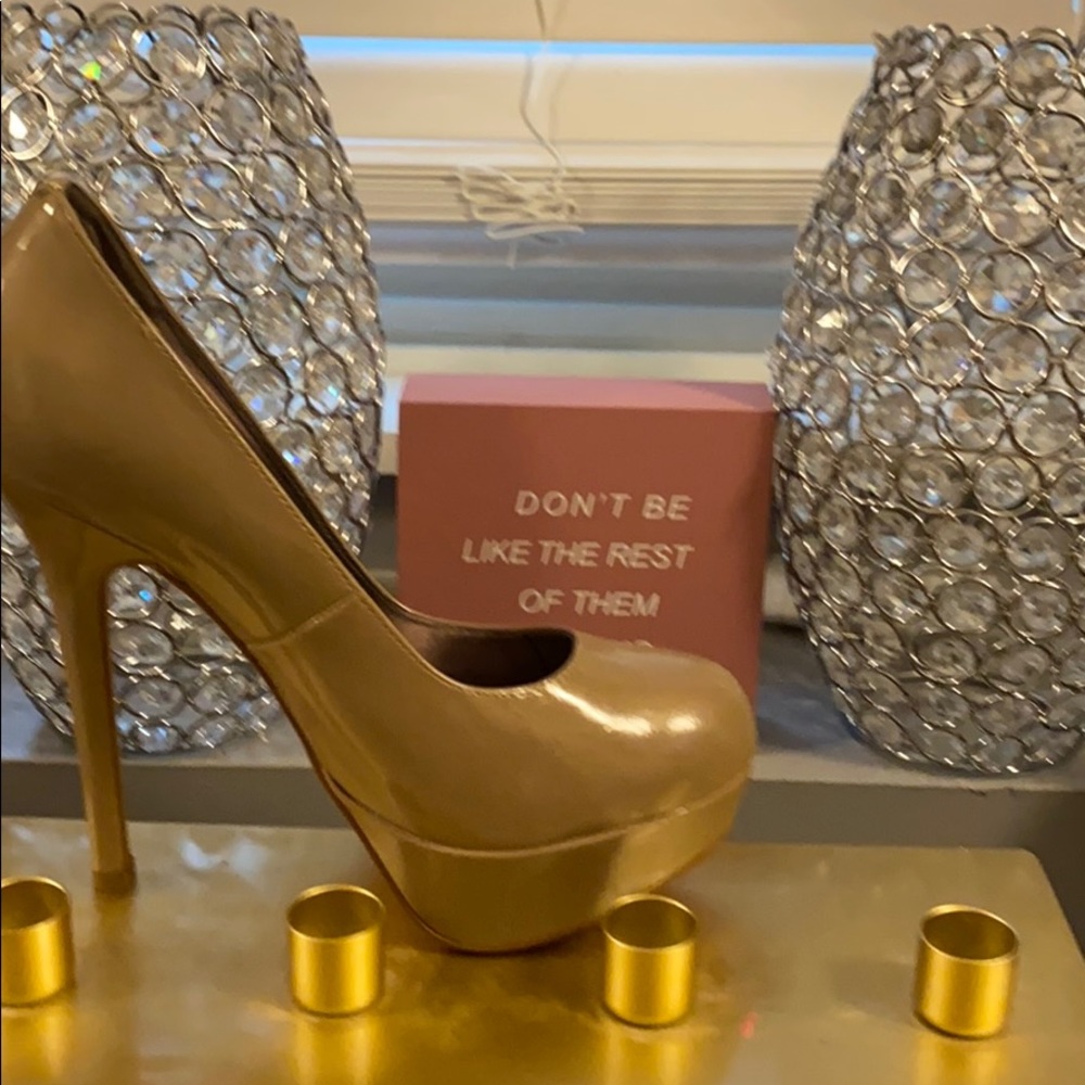 🌸 Steve Madden Nude Pumps